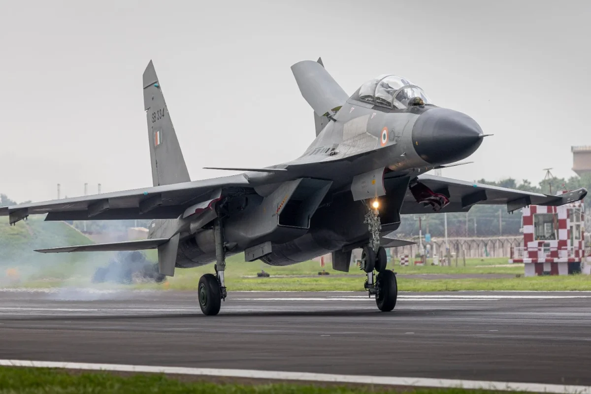 बिना पूरी तरह स्टील्थ बने भी कैसे रडार की पकड़ से बच सकता है Su-30MKI? समझें भारत का अपग्रेड प्लान
